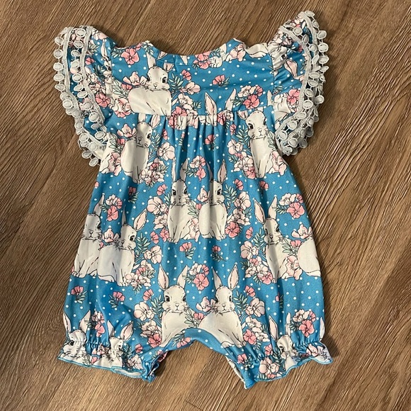 Bunny Outfit - Picture 6 of 9